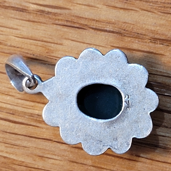 Sterling Silver Pendant - Green Center - Marked - Picture 9 of 9